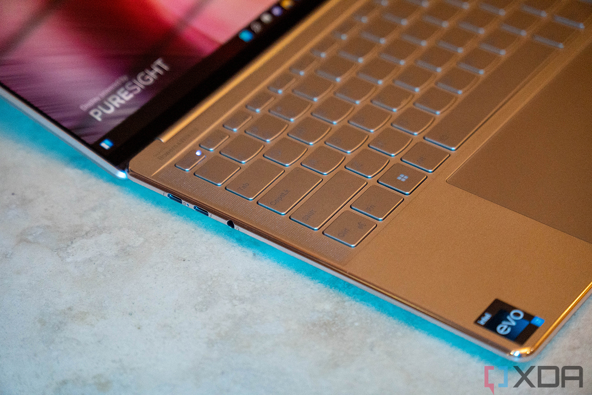 Lenovo-Slim-9i-8 (1).jpg Lenovo-Slim-9i-8 (1).jpg